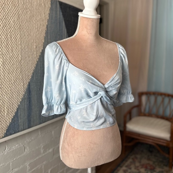 Pacsun 100% Recycled Poly Blue Floral Twist Front Puff Sleeve Crop Top - Picture 5 of 10